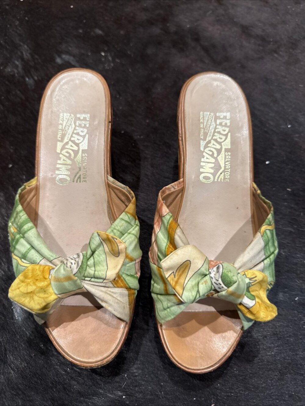 Vintage Salvatore Ferragamo Green Yellow Kitten Heels 6B